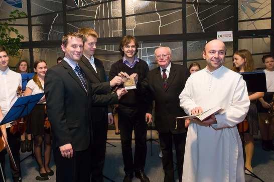 CD nese název,,ranné skladby géniů klasické hudby a jsou na něm nahrány zajímavé prvotiny od slavných klasických skladatelů. CD přivítal na svět pan farář Petr Mikolajek.