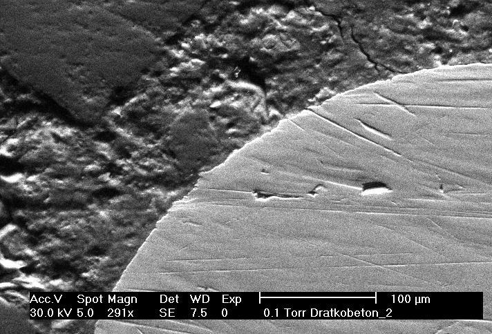 průměr 45 69 70 76 Pevnost [MPa] O tom jak dokonale POPbetonová směs přilne ke kovové mikro-výztuţi svědčí fotka pořízená elektronovým mikroskopem.