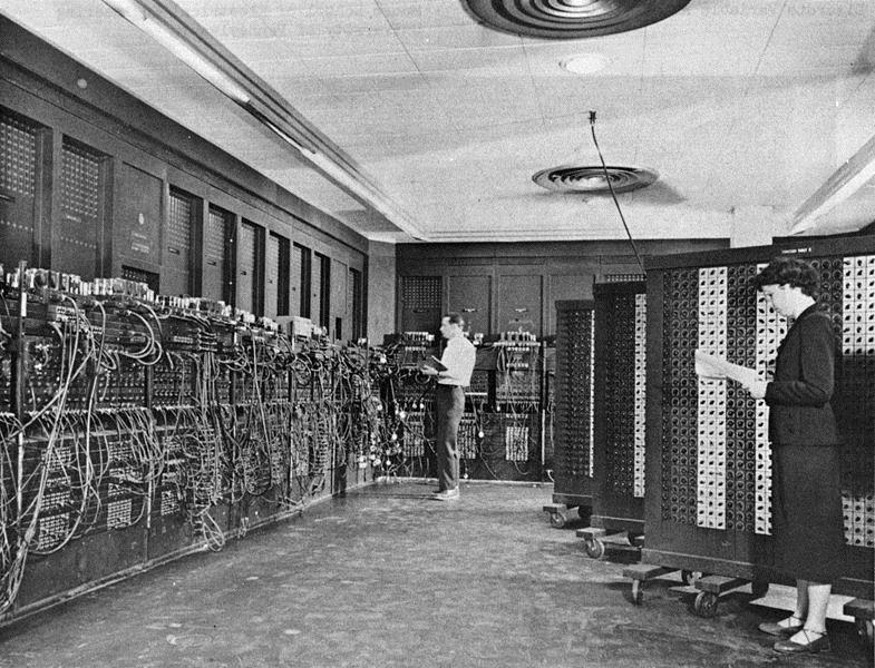 Historie výpočetní techniky ENIAC ENIAC (Electronic Numerical Integrator And Computer) je historicky první elektronkový počítač vyvinutý v roce 1944 v Penn State University v Pensylvánii v USA.