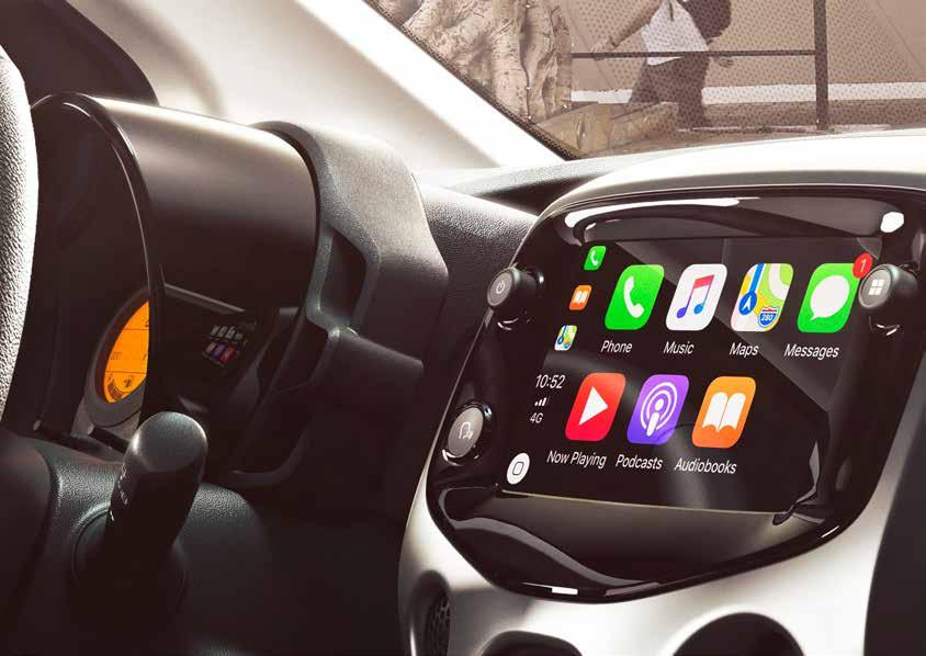 ZŮSTAŇTE VE SPOJENÍ Chytrá, bezpečná a intuitivní integrace chytrých telefonů v Toyotě AYGO je tím nejlepším pomocníkem pro potřeby každodenního