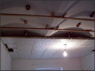 Snižování stropu lze také jednoduše provést. Záleží, o kolik cm chceme strop snížit.