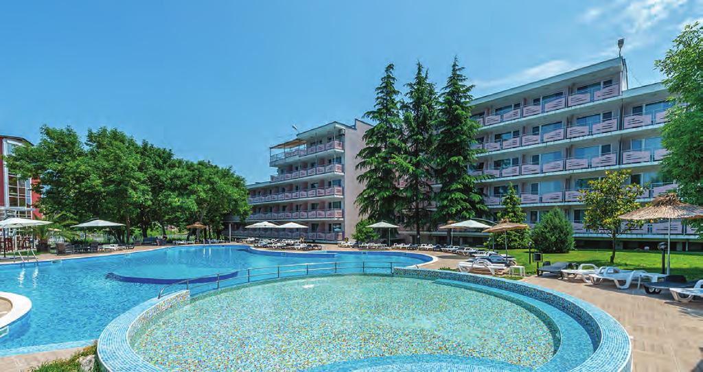 .3. od 11 152 Kč POLOHA: severní část Primorska cca 400 m od centra POPIS A PLÁŽ: udržovaný starší hotel v zahradě cca 250 od písečné pláže lehátka a