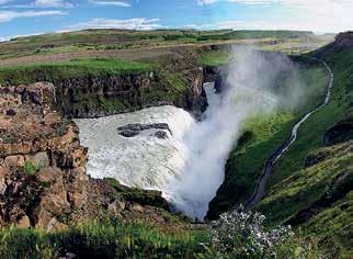 Průjezd městem Selfoss, vodopád Seljallandsfoss, vodopád Skogafoss, Dyrhólaey, Reynisfjara černá pláž, noc Kirkjubæjerklaustur. 3.