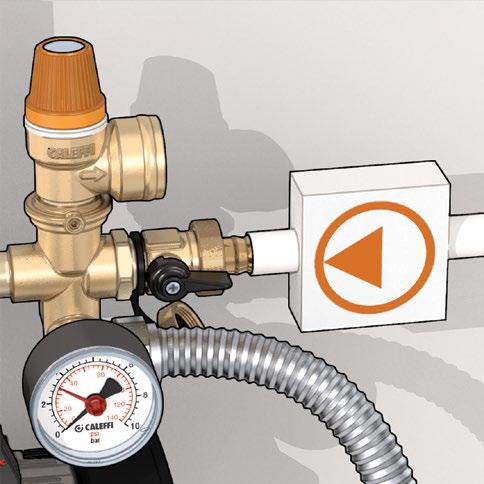 Obnovte tlakové poměry v systému na hodnotu provozního tlaku pomocí plnícího čerpadla. Průtok v systému je možné nestavit pomocí průtokoměru ().