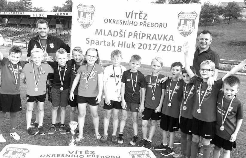 Fotbalová starší přípravka JISKRY Staré Město suverénně ovládla obě soutěže, ve kterých v sezoně 2017/2018 proháněla své soupeře.