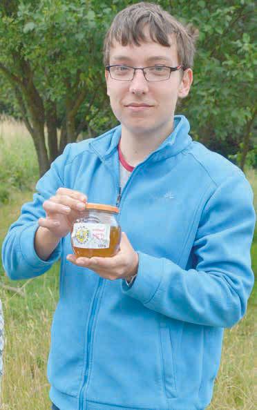 FOTO: KET Mladí včelaříci soutěžili SOUTĚŽNÍ SETKÁNÍ Ranch Nevada hostil zábavnou akci pro zájemce o včelaření BUCHLOVICE Především pro základní školy, ale také pro