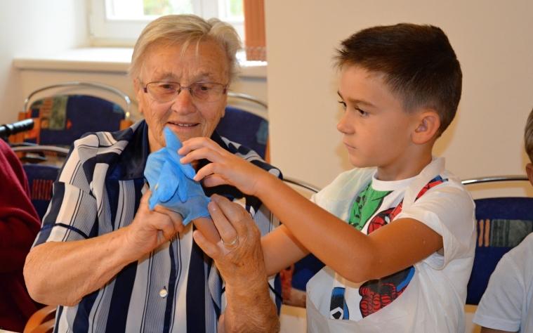 Mezigenerace s mateřinkou Klásek: Příprava na Halloween DOMOV