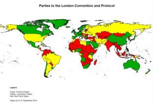 Mezinárodní právo Protokol k Londýnské úmluvě o ukládání odpadů (přijat 1996, vstup v platnost 2006) princip předběžné opatrnosti obecný zákaz ukládání + výjimky na základě povolení (bílý seznam,