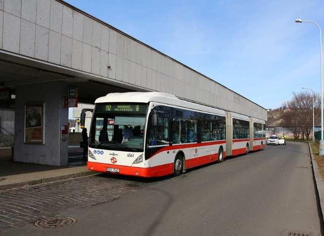 jako kapacitně kompromisní řešení mezi standardními autobusy délky 12 metrů a kloubovými autobusy.