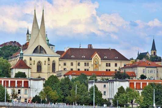 2. Emauzské opatství samostatná prohlídka (bez průvodce) o křížová chodba, refektář, kaple a kostel
