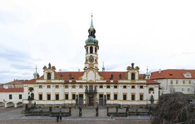9. Loreta od 9 do 17 hodin dospělí 150 korun, studenti 110 korun, zapůjčení audioprůvodce - + 150 korun