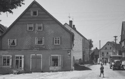 la a Rosy. Jejich svatba se konala v chebské synagoze 3. října 1926. Při tradičním obřadu byl Aniným svědkem Ernest Löw z Drmoulu a Ottovým svědkem byl tehdy Ing. Oskar Rosenbaum, původem z Lobzů.