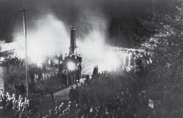 Slavnostní odhalení desek se jmény padlých na kynšperském pomníku, rok 1936. (Heimatstube Schwandorf) Loket Loketský pomník padlým z válek 19.