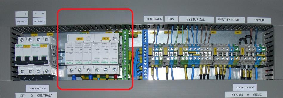 5 Kontrola, údržba Systém hybridní elektrárny je téměř bezúdržbový, v pravidelných intervalech je doporučena následující kontrola a údržba (zanesena do Provozního deníku FVE): Dotažení všech spojů