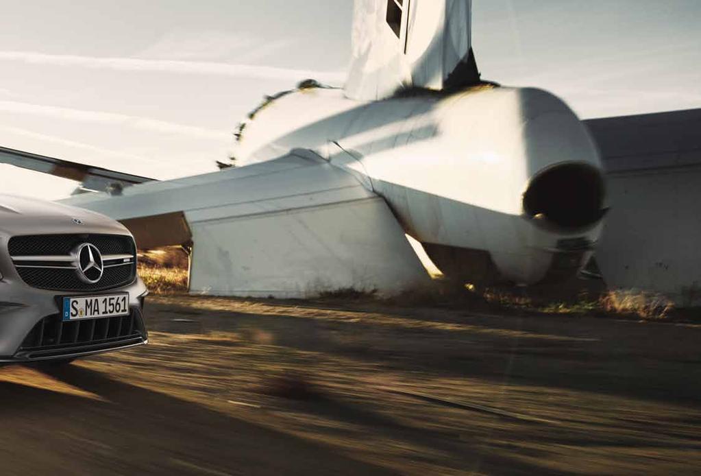 65 Ideální linie. Vůz, který chce řídit každý pilot: nový Mercedes-AMG GLA 45. Stisknutím tlačítka nastartujete nejsilnější sériový čtyřválcový motor na světě.