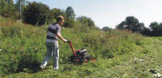 Sekačka RZS-69 Sekací podvozek RZS-69 je naším osvědčeným výrobkem. Se záběrem 69 cm si můžete troufnout klidně na hektar a více.