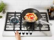 vaření v pánvi wok Instalaci a zapojení přenechte kvalifikovanému řemeslníkovi.