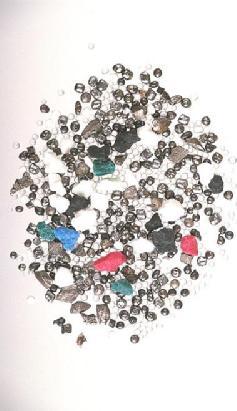 Klasifikace tryskacích materiálů Rozdělení materiálů dle suroviny Kovové materiály Ocelový granulát, ocelová drť Litinová drť Drátěné zrno cylindrické - arondované