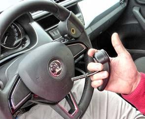 zařízení umístěné na volantu nabízí kvalitní ergonomický design