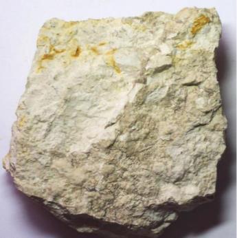 Dále lze rozdělit umělé kamenivo, které bylo vyrobeno z průmyslových odpadů (cihelná drť, elektrárenský popílek), a které bylo vyrobeno speciálně (agloporit, keramzit, expandovaný perlit).
