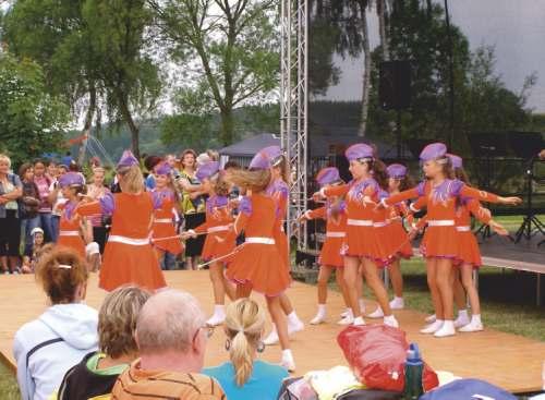 čtyřkolky, kolotoč, simulátor jízdy formulí, trampolína či facepainting (malování na obličej).