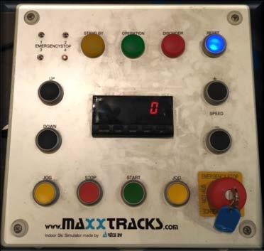 Kontrolní panel (Maxxtracks, 2015) Kontrolky: kontrolky 1,2,3,4 - svítí při sepnutí nouzového tlačítka. STAND BY - zařízení je v klidovém režimu připraveno ke spuštění.