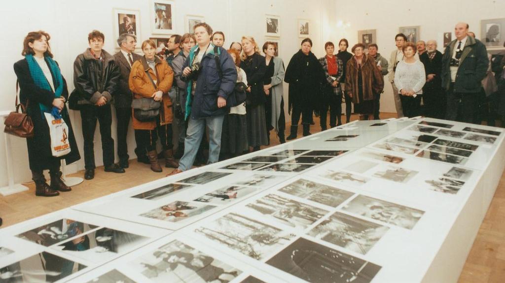 (nahoře) a velká přehlídka Nestoři české fotografie v Šímově síni (dole), která se stala