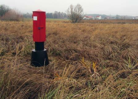 Monitoring jakosti vody v tocích zajišťovali správci povodí (státní podniky Povodí) podle vlastních programů. ČHMÚ ukládal data z jejich monitoringu do jednotné databáze systému ARROW.