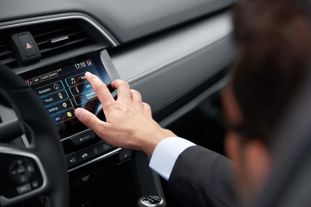 ZŮSTAŇTE VE SPOJENÍ Model Civic je vybaven novým multimediálním LCD displejem Honda CONNECT* se 7" obrazovkou, díky kterému budete ve spojení se vším, co máte v životě rádi, například oblíbenou