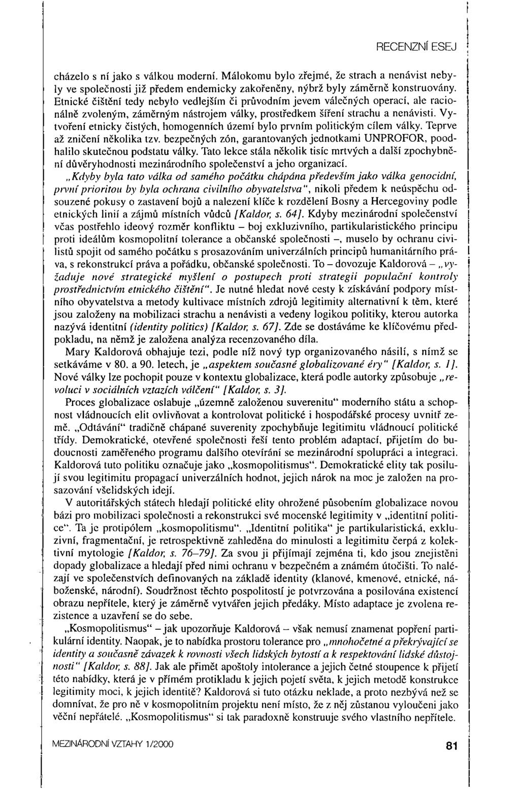 RECENZNÍ ESEJ cházelo s ní jako s válkou moderní. Málokomu bylo zřejmé, že strach a nenávist nebyly ve společnosti již předem endemicky zakořeněny, nýbrž byly záměrně konstruovány.