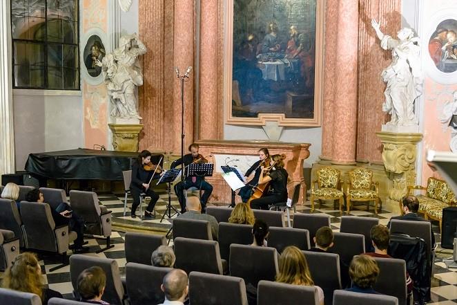Ensemble Lux MusicOlomouc 2016 (foto MusicOlomouc / Petra Kožušníková Marek Otava) Ta nicméně nijak zvlášť nevyčnívala, neboť tento mladý český skladatel má právě k hudbě německé a rakouské oblasti