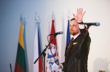 O H L É D N U T Í OSLAVA STOLETÍ OBNOVENÍ LITEVSKÉ STÁTNOSTI MARTINA VRCHOTOVÁ, JITKA BEDNÁŘOVÁ GIEDRIUS POCIUS VELVYSLANECTVÍ LITEVSKÉ REPUBLIKY V PRAZE Další století s Vámi, takový byl podtitul