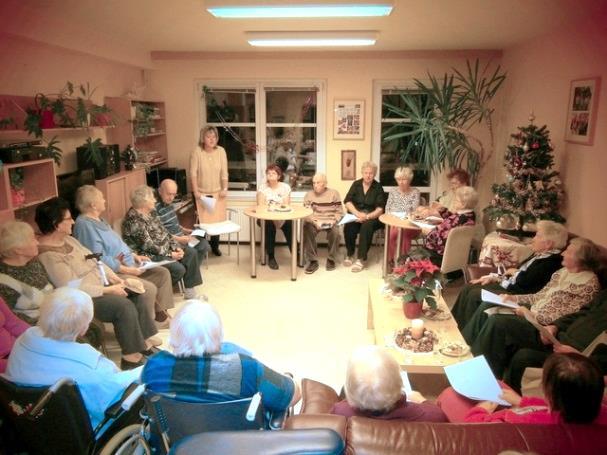 I v tomto roce jsme si v prosinci s našimi seniory zazpívali vánoční koledy s Libereckým deníkem. Na mnoha místech v naší republice se ve stejný čas sešli lidé, aby si připomenuli vánoční atmosféru.