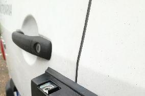 Vždycky budeme pochopitelně protěžovat naše tovární zámkové vložky řady PRO a TECH. Výše uvedeného se mimochodem týká zavedení další z našich letošních novinek, visací zámek OMEGA 50 s půlvložkou.