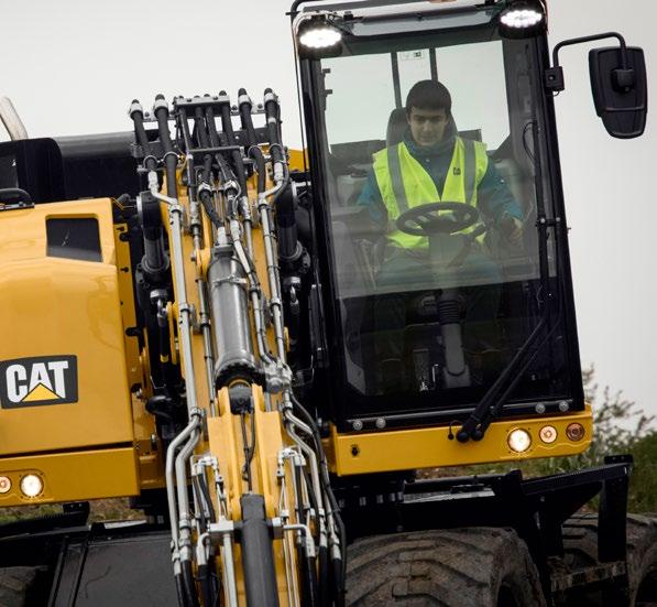 Použití dvou samostatných čerpadel, jednoho pro otoč a druhého pro ostatní funkce, umožňuje rychlejší a plynulejší kombinované pohyby.