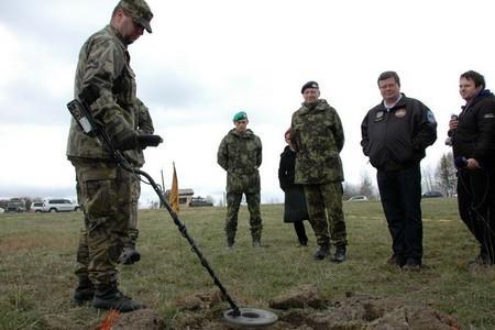 4 Pyrotechnická očista vojenského újezdu Brdy a zbývající části území využívané armádou.