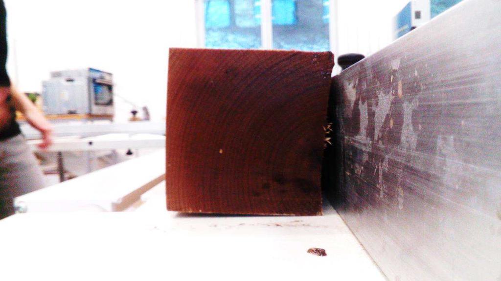 kde vzdálenost podložky od dřeva je 4,76 mm. Obr.