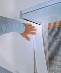 pásky lišty a lišta se usadí na rám okna nebo dveří.