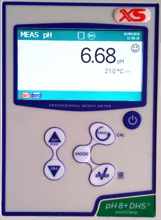 1 2 7 6 5 3 4 Obr. 2. Čelní panel ph metru ph8+ DHS 1 alfanumerický displej, 2 hlavní vypínač, 3 tlačítko zpět při stisknutí nebo kalibrace při podržení po dobu 3 s, 4 tlačítko pro zobrazení menu při