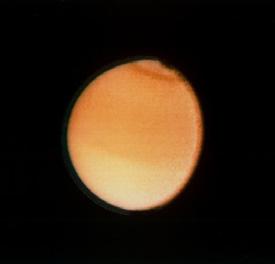 odhaluje methanovou atmosféru 1980 1980 81 průlet sond Voyager 1 a 2 (min.
