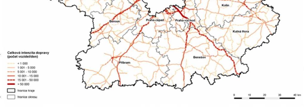 Doprava: Středočeský kraj má kromě Prahy nejhustší, ale také nejpřetíženější dopravní síť v republice. Radiálně uspořádané hlavní železniční i silniční tranzitní sítě.