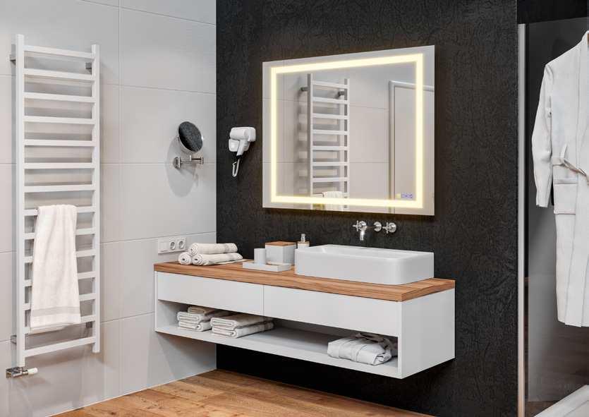 Koupelnové doplňky Koupelnové zrcadlo Studená bílá (4000 K) Teplá bílá (2700 K) zrcadlo, osvětlení, odmlžovač a zvukový systém v jednom produktu Přední svítidlo s paměťovou funkcí se studeným bílým.