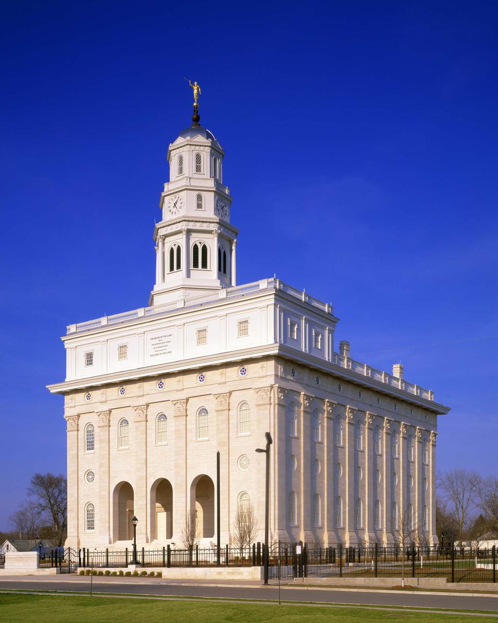 LEKCE 24 Ukažte obrázek původního chrámu Nauvoo nebo použijte obrázek nového chrámu Nauvoo Illinois. (Viz Kniha obrázků z evangelia [2009], č. 118.