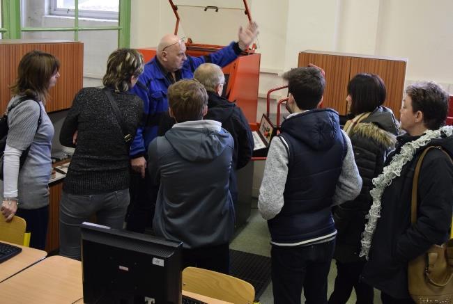 Ve školním roce 2017/2018 konali uchazeči ke studiu maturitních oborů vzdělávání centrálně zadávané jednotné přijímací zkoušky vyhlašované MŠMT v souladu s ustanovením 59 a 60 zákona č. 561/2004 Sb.