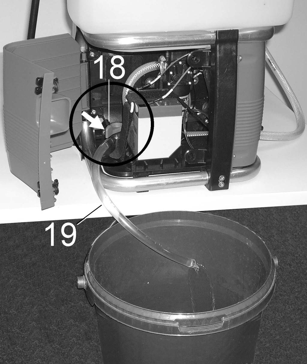 8.4 Výměna elektrické pojistky Skleněná pojistka 5 x 20 mm 4A se může objednat pod obj. č. 0084055 u odborného prodejce.