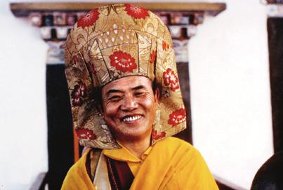 ÚVOD: KTO SME Línia Karma Kagjü Línia Karma Kagjü je jednou zo štyroch hlavných škôl tibetského buddhizmu. Ponúka praktické učenia použiteľné v každodennom živote.
