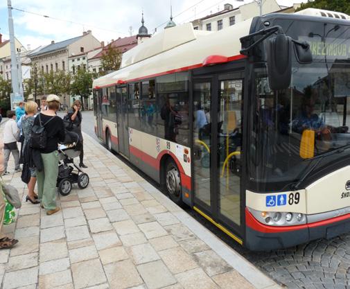 úředníkům chybějí důležité znalosti; nedostatek prostředků k pořízení i naplňování SUMPu; nedostatek koordinace mezi různými úrovněmi státní správy; odmítavé postoje k iniciativám EU; politický