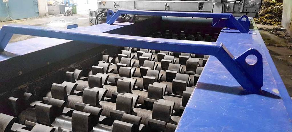 Například hydraulické podpěry mohou být objednány k zvednutí celého třidícího stroje. Tato volba umožňuje dosažení většího kuželu materiálu pod vynášecími dopravníky.