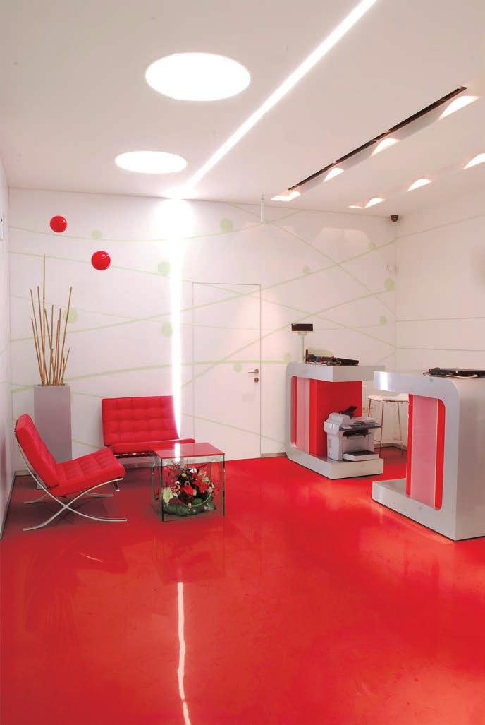 V interiéru i exteriéru ke zhotovení barevných povlaků podlah zejména v prostorách se zvýšeným zatížením UV zářením, což jsou např.