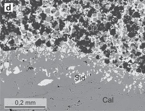 Místy jsou patrné drobné klencové krystaly o velikosti 0,003 0,02 mm. Prostor mezi krystaly karbonátu vyplňují jílové minerály.